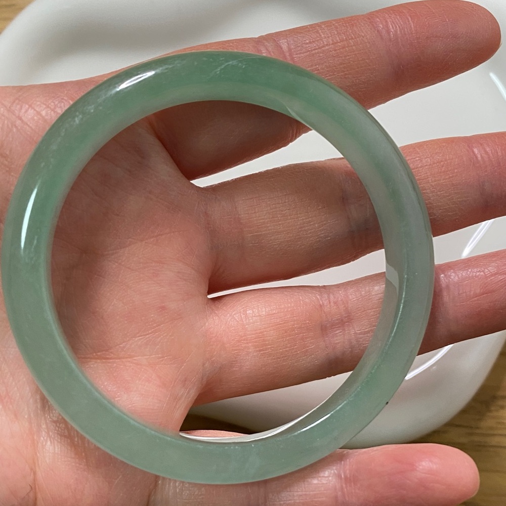 Green Jade Bangle Bracelet - Picture 11 of 12